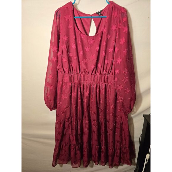 NEW Torrid Womens Plus Size 2 2X Red Star Pattern Stunning Dress Ruffles Midi - Picture 2 of 4